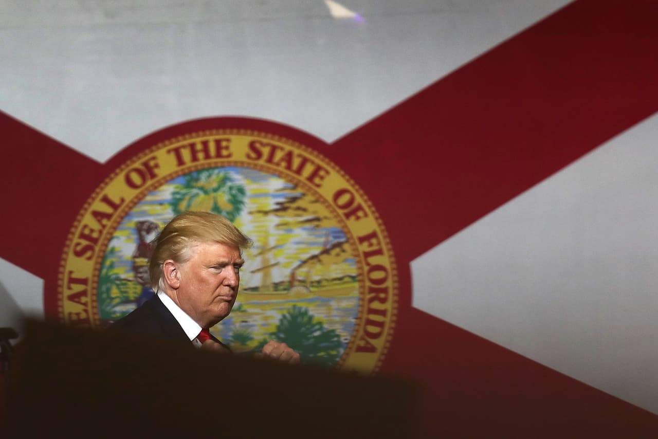 Un Trump furioso por las acusaciones de abuso se presenta ante sus votantes como un mártir