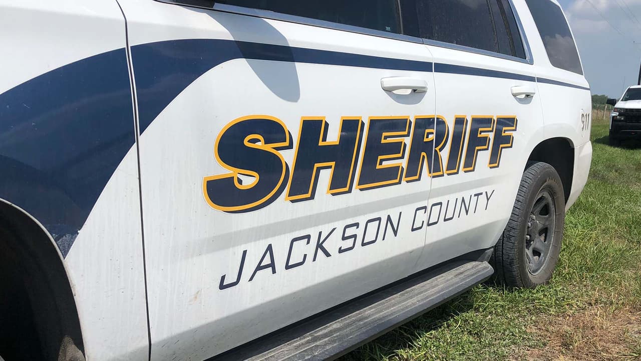 De acuerdo con el alguacil, las personas detenidas venían de Honduras, El Salvador, y Ecuador. Aún no saben cuántos inmigrantes del grupo lograron escapar.