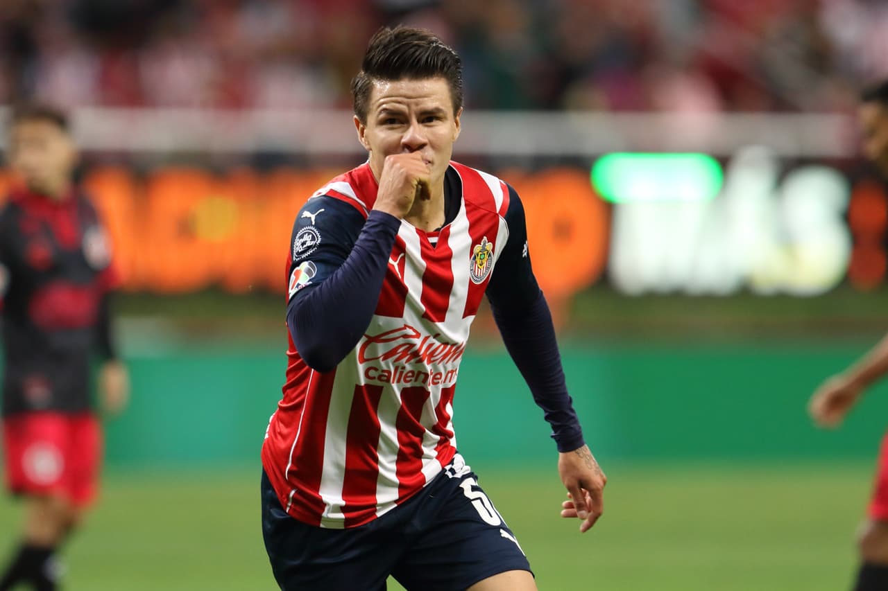 Chivas ligó su segundo triunfo consecutivo y con ello se metió de lleno en la pelea por un boleto a la fiesta grande del Grita México C22. Golazos de ‘Canelo’ Angulo y Pável Pérez.