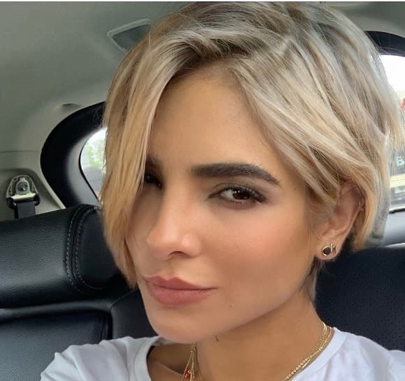 Se trata de una fotografía donde luce cabello rubio, la cual ha provocado cientos de comentarios.