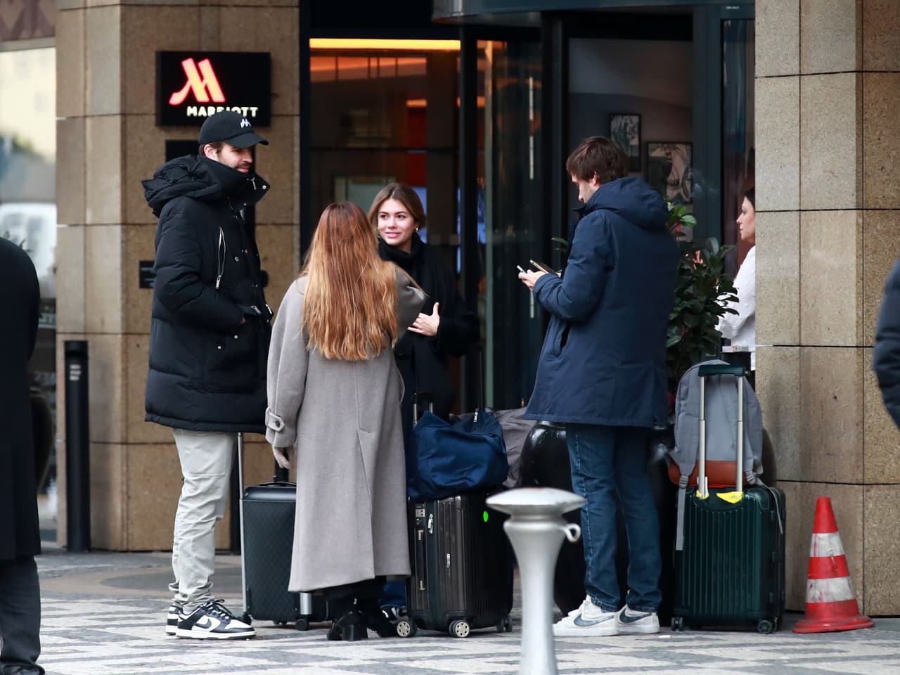 El diario español especifica que la joven de 23 años “ya conoce a la familia” del exjugador de fútbol y que “la relación es increíble”. 
<br>