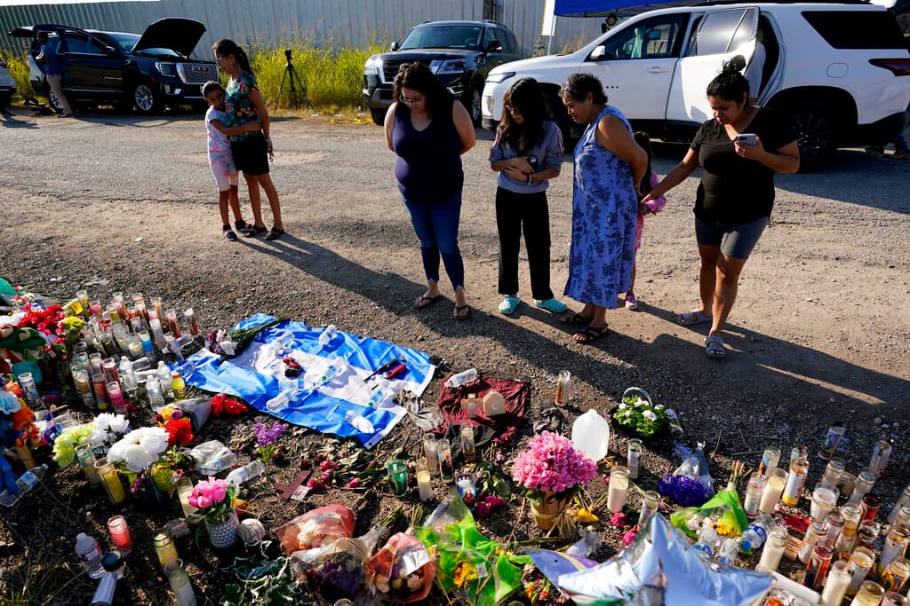 Corren riesgo de deportación: organizaciones piden al gobierno proteger a inmigrantes sobrevivientes de la tragedia de San Antonio