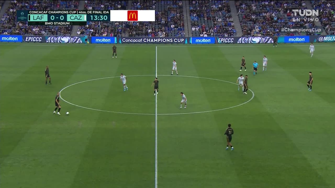 ¡TIRO ATAJADO! disparo por Denis Bouanga.