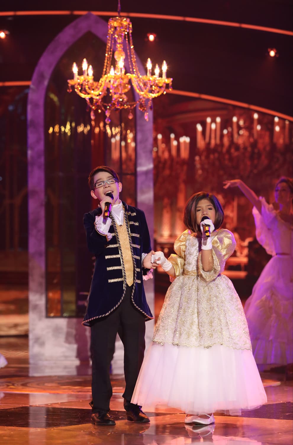 Esta vez fueron los cantantes de la competencia los que subieron al escenario.