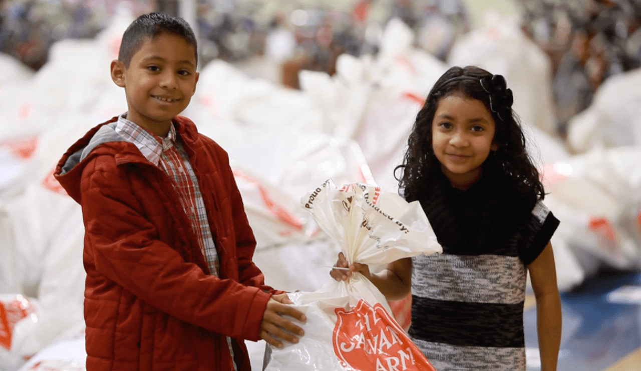 Univision Austin se une al Salvation Army para ayudar a familias necesitadas 