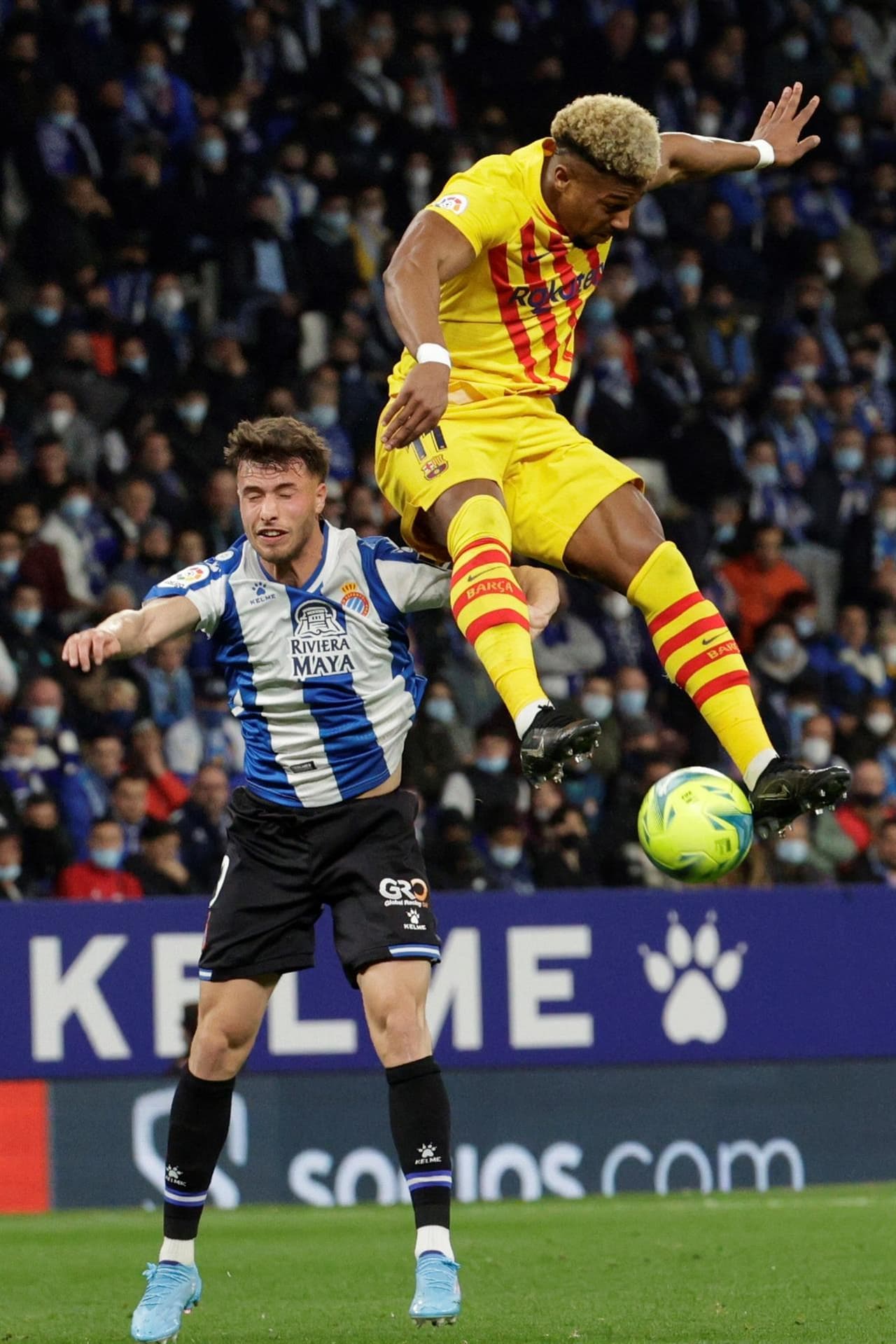 Barcelona hace empate de último minuto ante el Levante 2-2 durante la J24 en La Liga. Pedri abrió el marcador a favor de los culés, pero Sergi Darder y Raúl de Tomás pusieron arriba a los locales y, en el 90+2' Luuk de Jong salvó al equipo de Xavi con golazo.