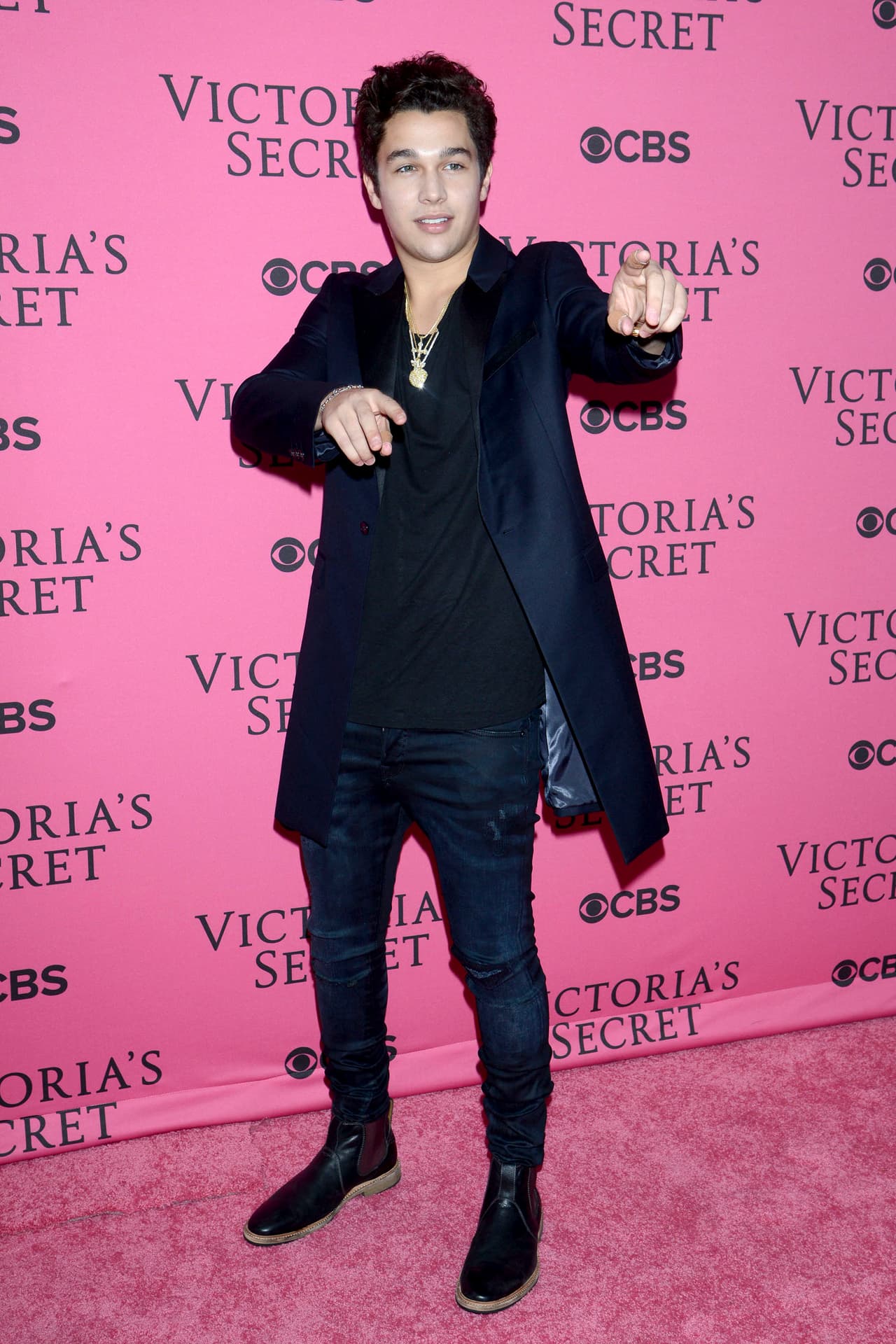 Austin Mahone como un galanazo.