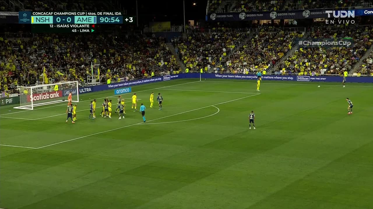 ¡TIRO ATAJADO! disparo por Aarón Mejía.