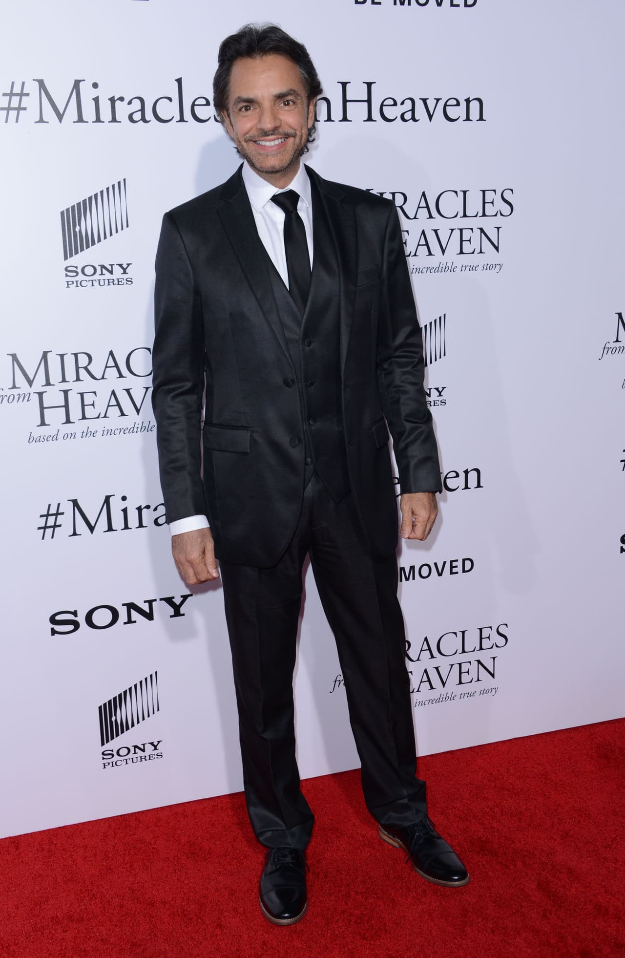 Eugenio Derbez acudió a la premiere de la nueva cinta en la que participa, ‘Miracles From Heaven’.