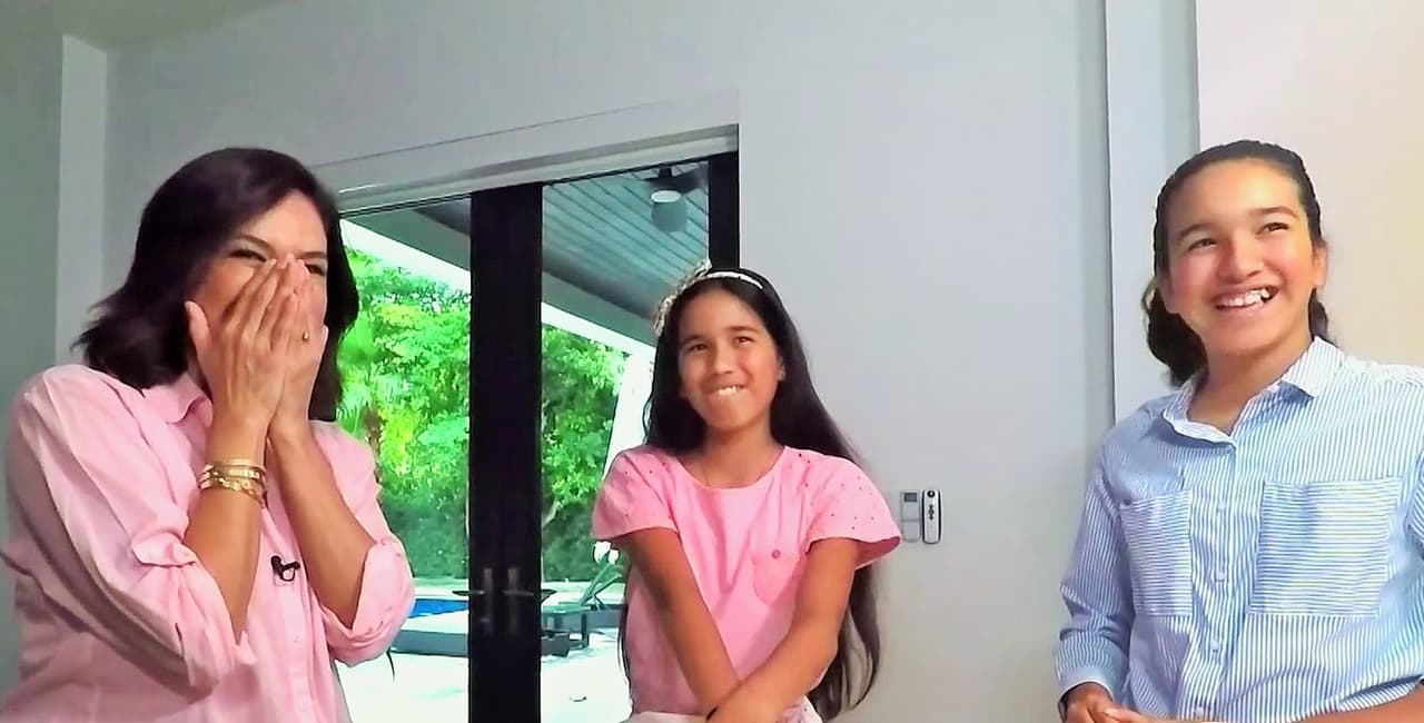 Durante un programa especial de Despierta América para celebrar a las mamás, Karla Martínez fue entrevistada por sus hijas por primera vez y la pusieron a temblar con sus cuestionamientos traviesos.