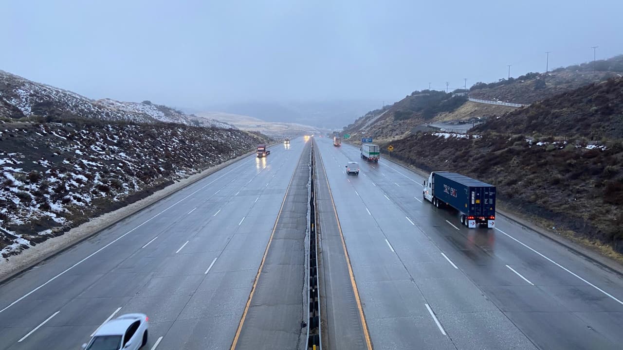 Reabren la autopista 5 en Grapevine tras intensa nevada por río atmosférico