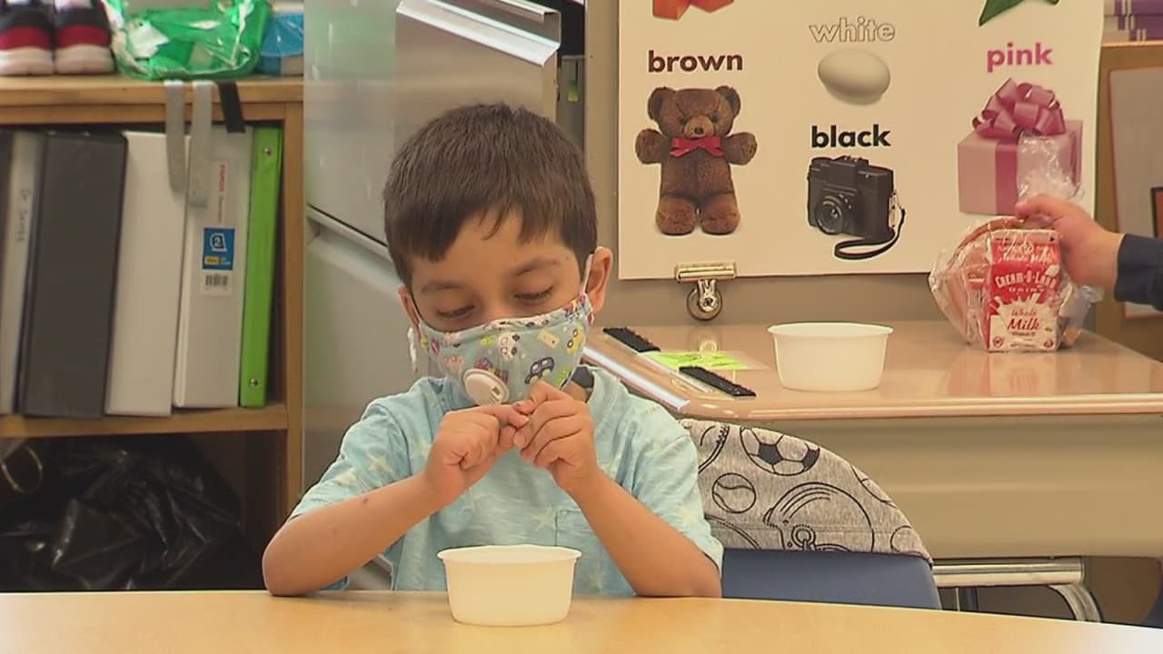 Asociaciones que defienden a niños discapacitados entablan demanda para exigir el uso de mascarillas en escuelas