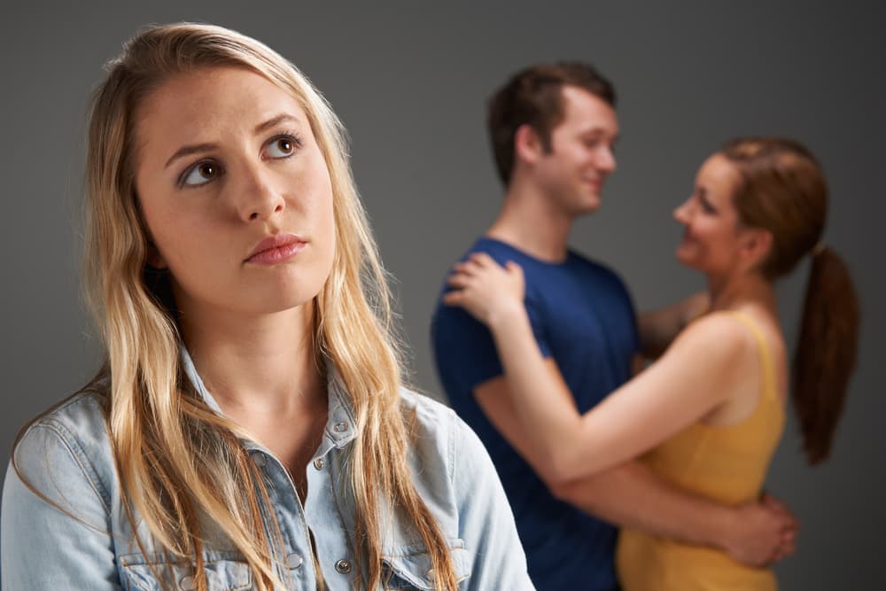 <b>CAPRICORNIO</b>
<br>Como un signo muy responsable y entregado a sus planes y misiones, pueden llegar a frustrarse o deprimirse si no consiguen por lo que tanto han trabajado y, si alguien lo obtuvo antes que ellos, más que envidia, se sentirán con ganas de ver qué hicieron ellos para lograrlo y sacar lo mejor para entonces ver si así pueden conseguirlo ellos también.