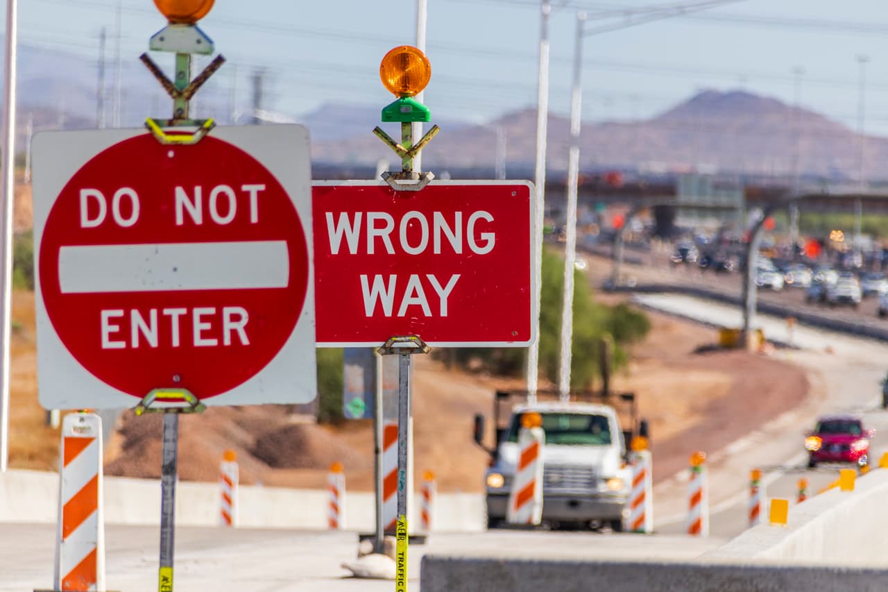 El 
<a href="https://twitter.com/ArizonaDOT/status/1481779846636310530/photo/1" target="_blank">Departamento de Transporte de Arizona</a> (ADOT, por sus siglas en inglés) reporta que este fin de semana (del 14 al 17 de enero) conductores deben estar alerta ante los cierres que habrá en la Interestatal 17 y Loop 202.