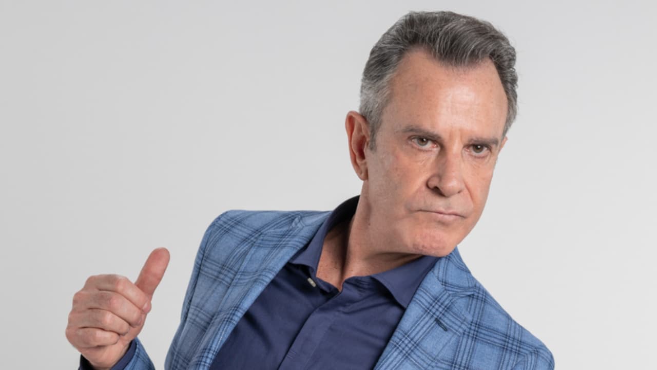 Ricardo Silva es César, el amigo leal.