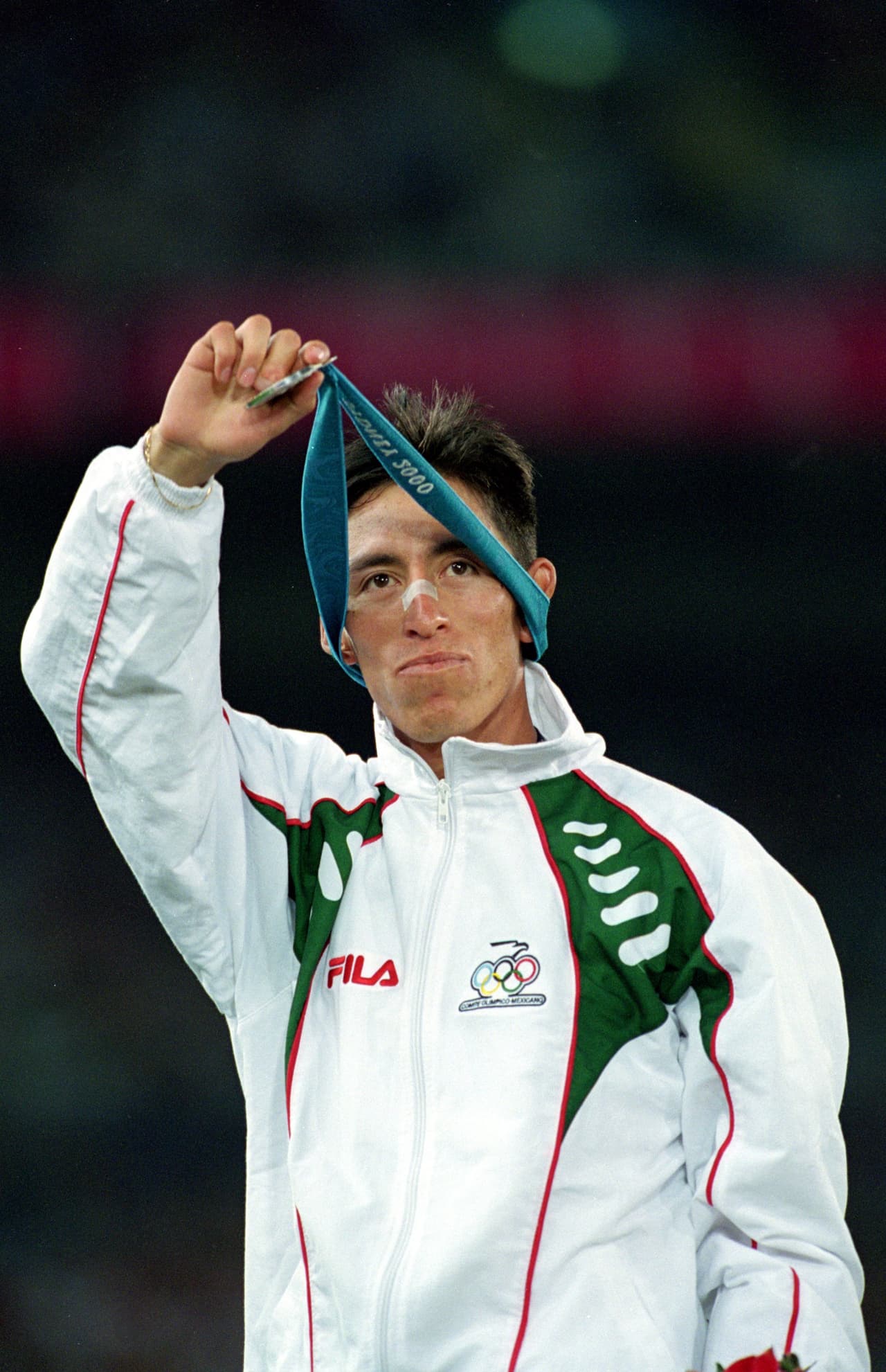 Noé Hernández, medalla de plata en los Olímpicos de Sidney, fue víctima de un ataque con arma de fuego en diciembre de 2012 en el que una bala lo impactó en la cabeza, haciéndole perder la vista.