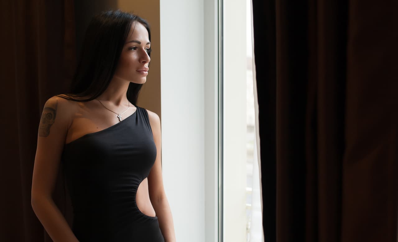 GÉMINIS. Quemarás la lista de las actitudes negativas con la llama de una vela aromática color amarillo. Cualidades negativas de tu signo que quizás tengas y debas superar: la inconstancia y superficialidad, hablar demasiado sin “ton ni son”, o sea, hablar por hablar sin un contenido adecuado agobiando al que te escucha, la dispersión