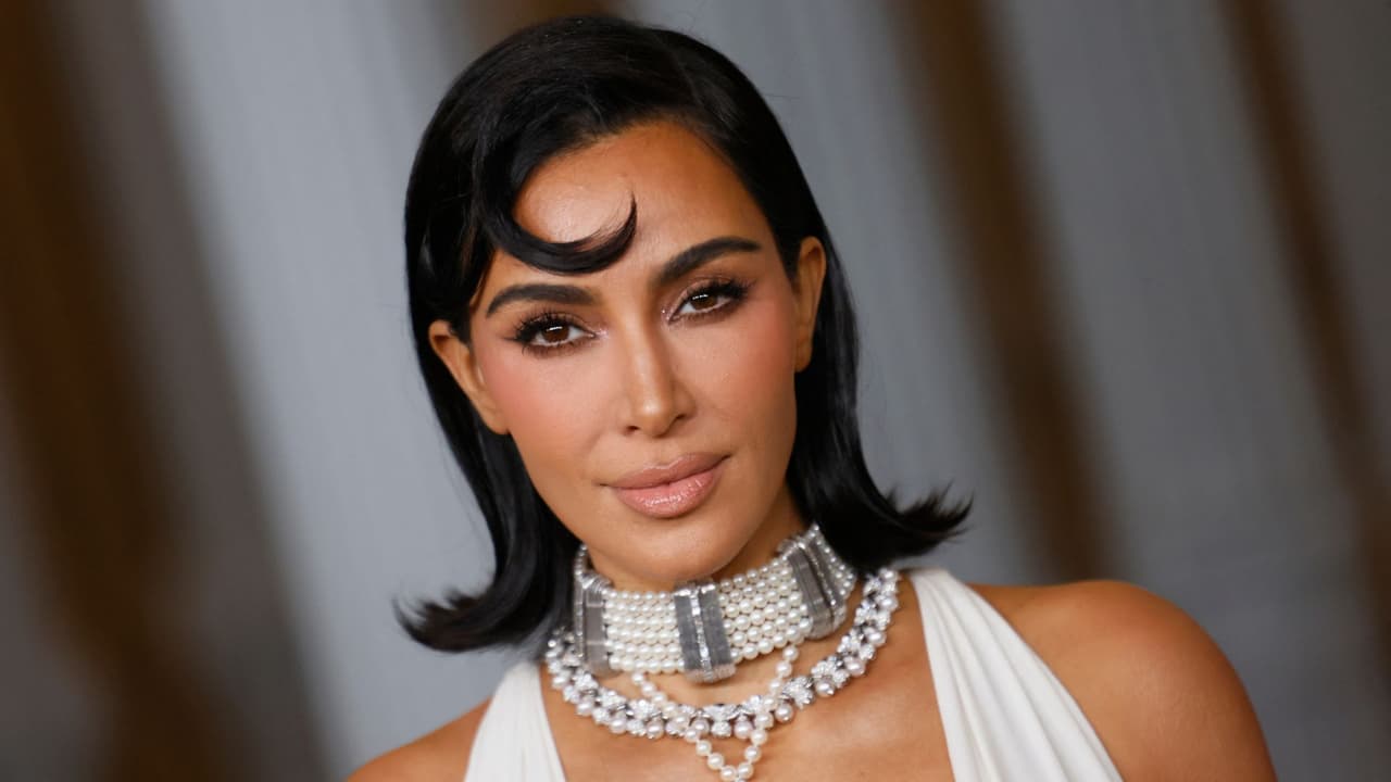 Muere "repentinamente" sospechoso del millonario robo a Kim Kardashian en París