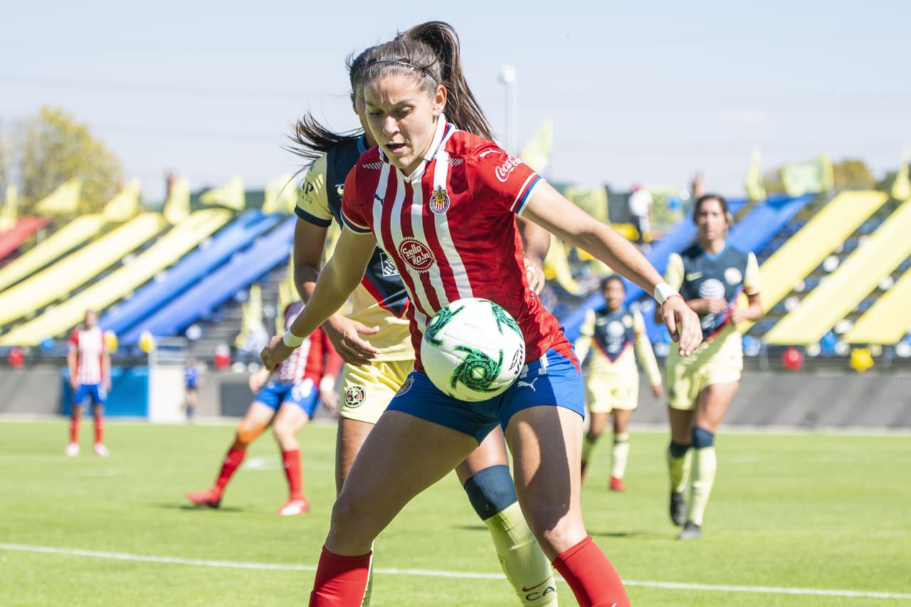 El rebaño tuvo oportunidades de gol, pero no concretaron. El tanto cayó de una jugada prefabricada para que Casandra Cuevas clavara el balón al fondo de la red con un firme testarazo.