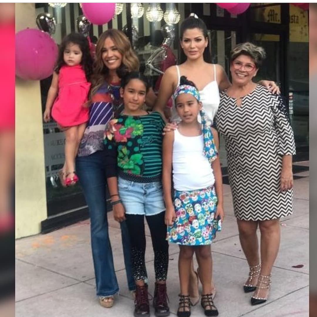 Familia y amigos de las conductoras mexicanas también acuden a la estilista estrella por el buen trato y excelente servicio que reciben.
<br>