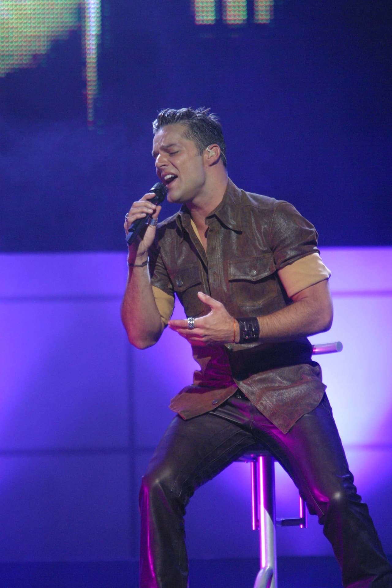 Hace 16 años, Ricky Martin no podía faltar en las nominaciones de las primeras ediciones de Premios Juventud. El boricua estuvo en las categorías: 'Voz del Momento', 'Me Muero sin ese CD' (por su disco 'Almas del silencio'), 'La Más Retocada' (‘Living la vida loca’), 'Canción Rompehielo' (‘La bomba’) y 'En la Mira de los Paparazzi'.