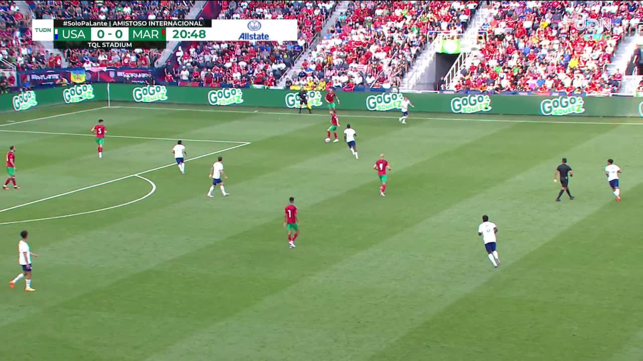 ¡TIRO ATAJADO! disparo por Timothy Weah.