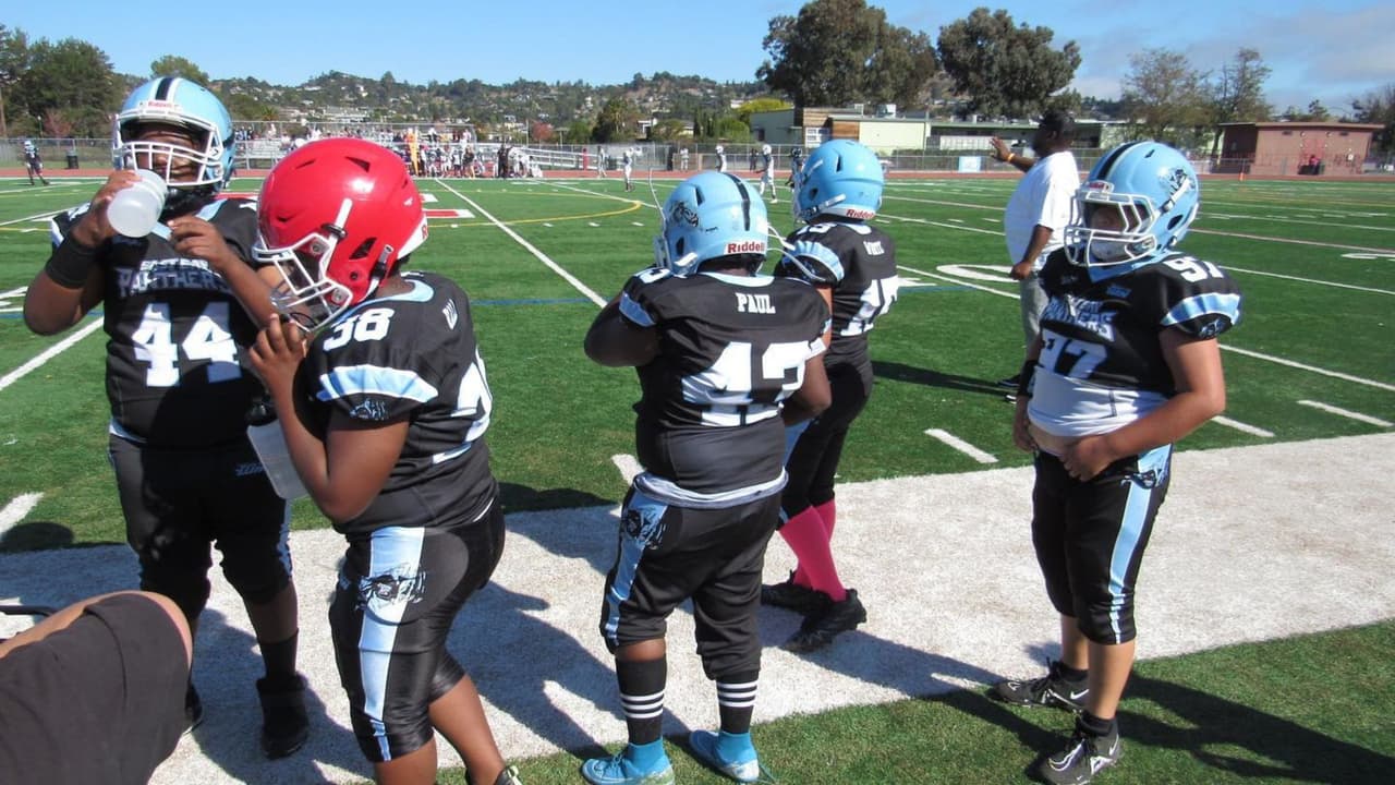 El primer tiroteo ocurrió el 24 de agosto, seguido de otro el 29 de agosto, que dejó a uno de los niños herido por una bala cercana. El entrenador en jefe, Luke Renfroe, señaló que varios niños dejaron el equipo después de estos sucesos, y muchos todavía están lidiando con el trauma.
<br>