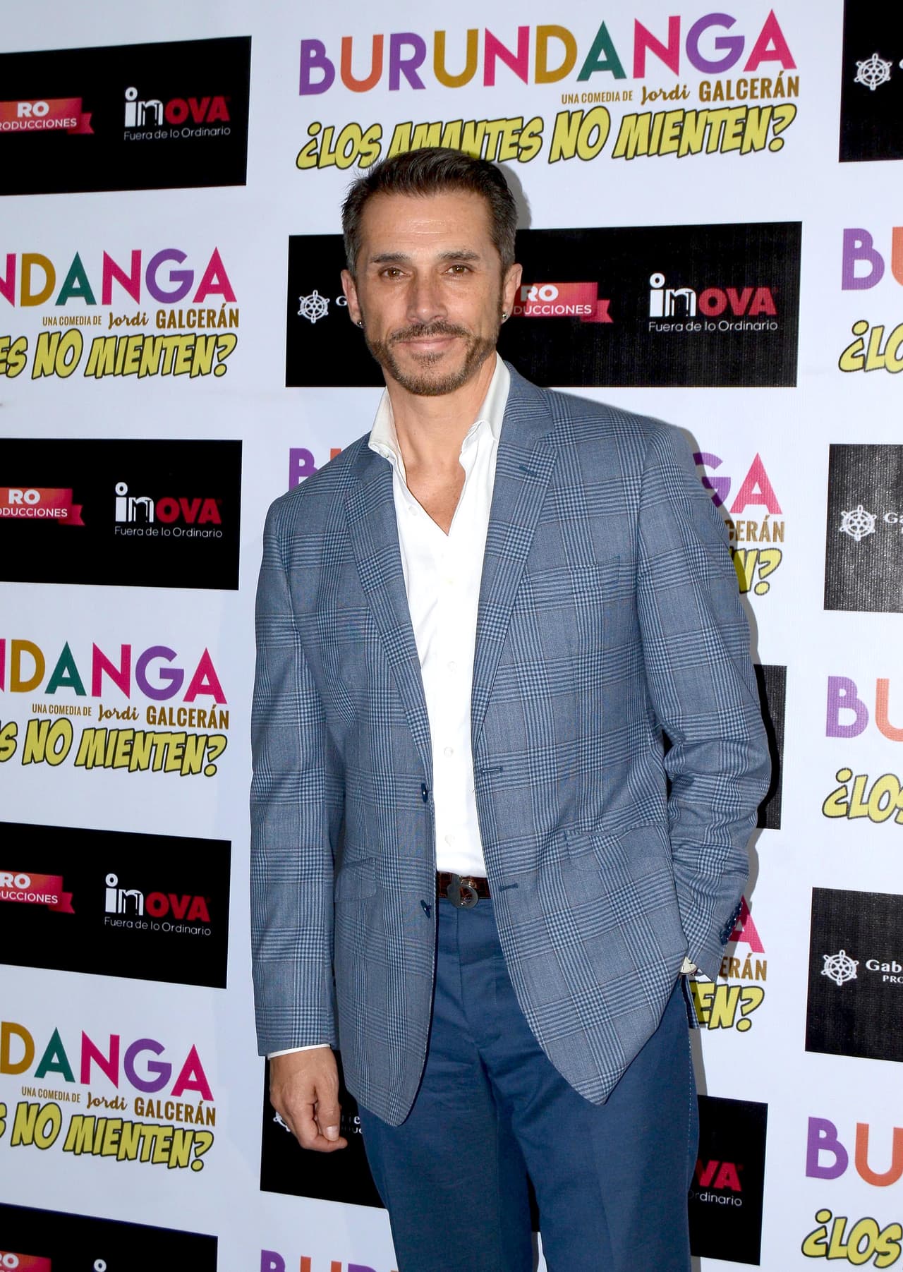 Mayer negó los señalamientos: "No existe la empresa, no existe contrato ni convenio.
<b><a href="https://www.univision.com/shows/el-gordo-y-la-flaca/sergio-mayer-explica-en-detalle-de-que-trato-la-propuesta-de-negocio-que-le-hizo-en-vida-a-jose-jose-video" target="_blank">No cobré por nadie</a></b>", dijo el actor y diputado.