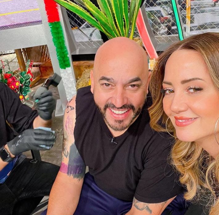 El cantante de regional mexicano decidió hacerlo este 14 de septiembre en vivo durante la transmisión del programa Hoy.
<br>