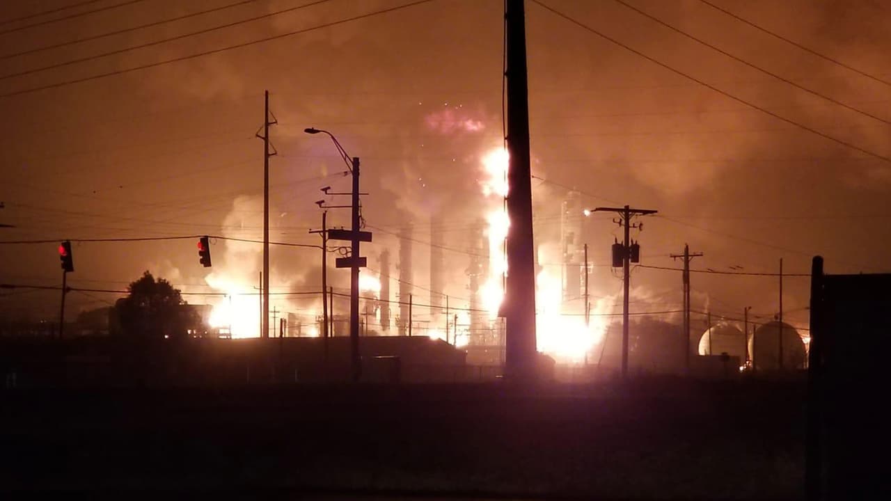 Una explosión sorprendió este miércoles a la 1:00 a.m. a los trabajdores de la planta petroquímica y a los residentes de Port Neches.