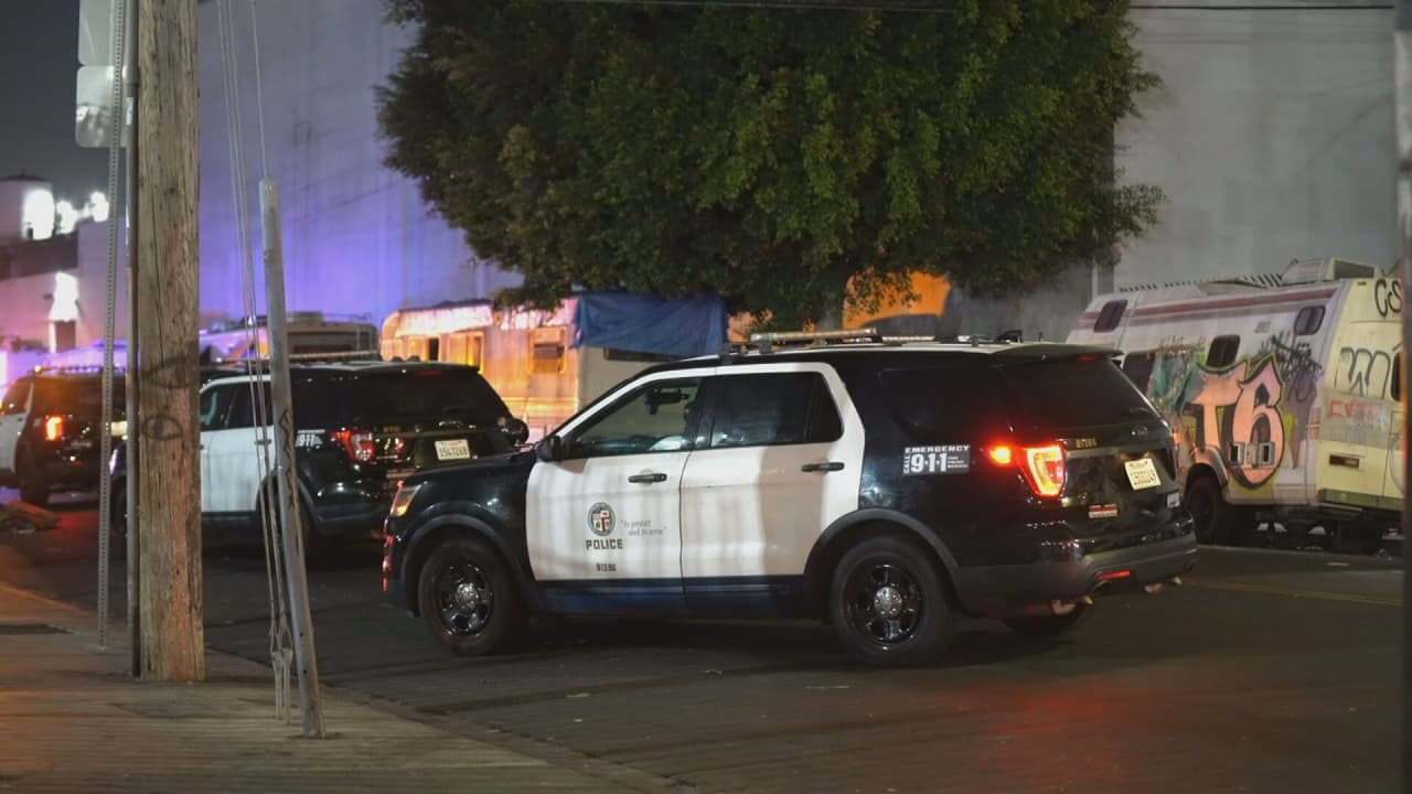 mujer muere en tiroteo en el centro de Los Ángeles: sospechoso huyó en bicicleta