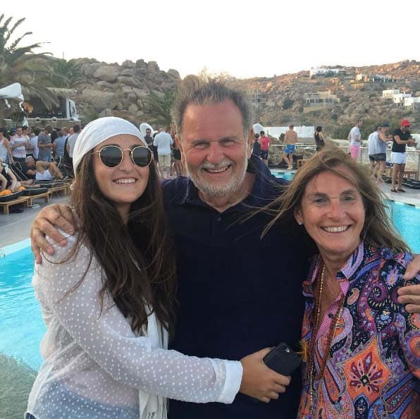 Nos encanta ver a la familia tan feliz y divertida.