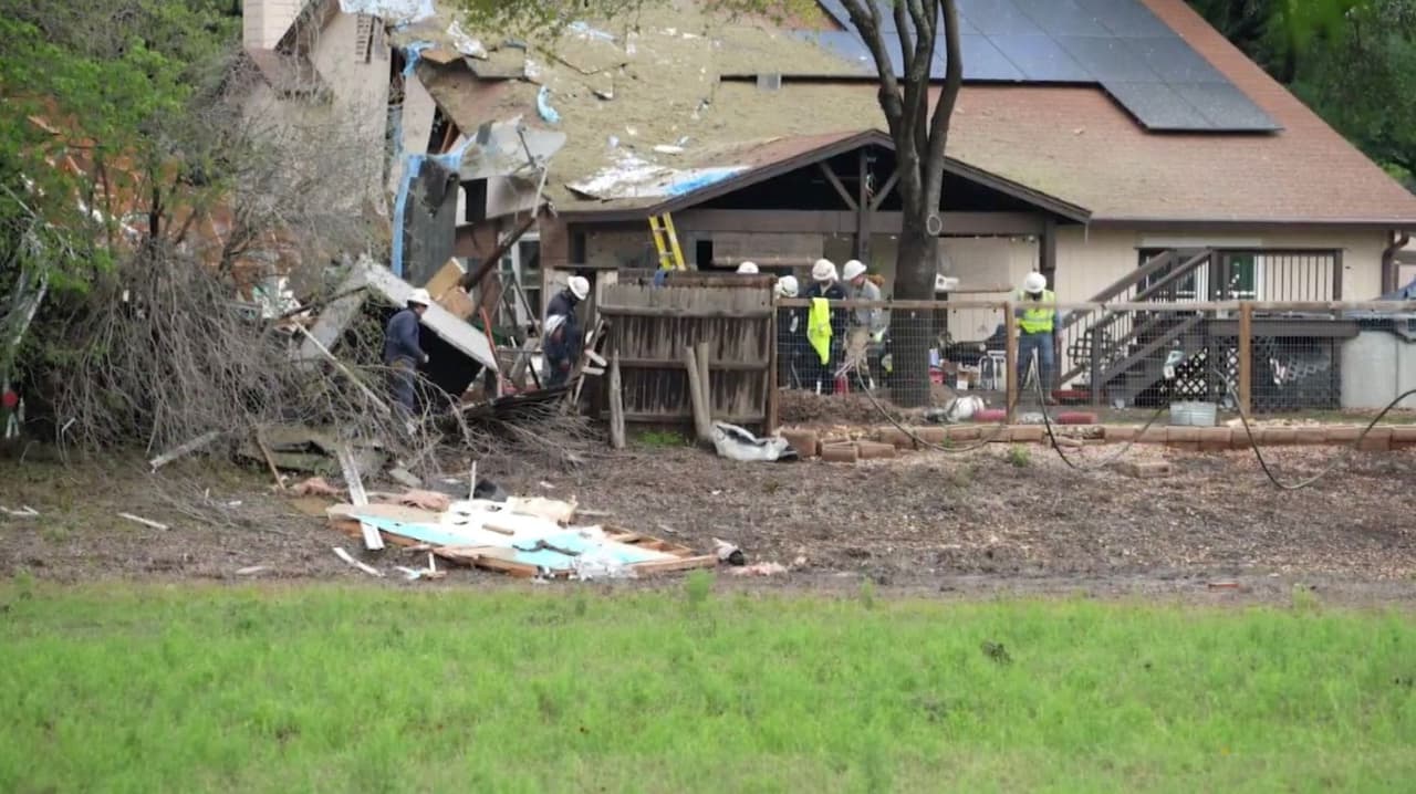 Cámaras captan explosión de dos casas en el noreste de San Antonio