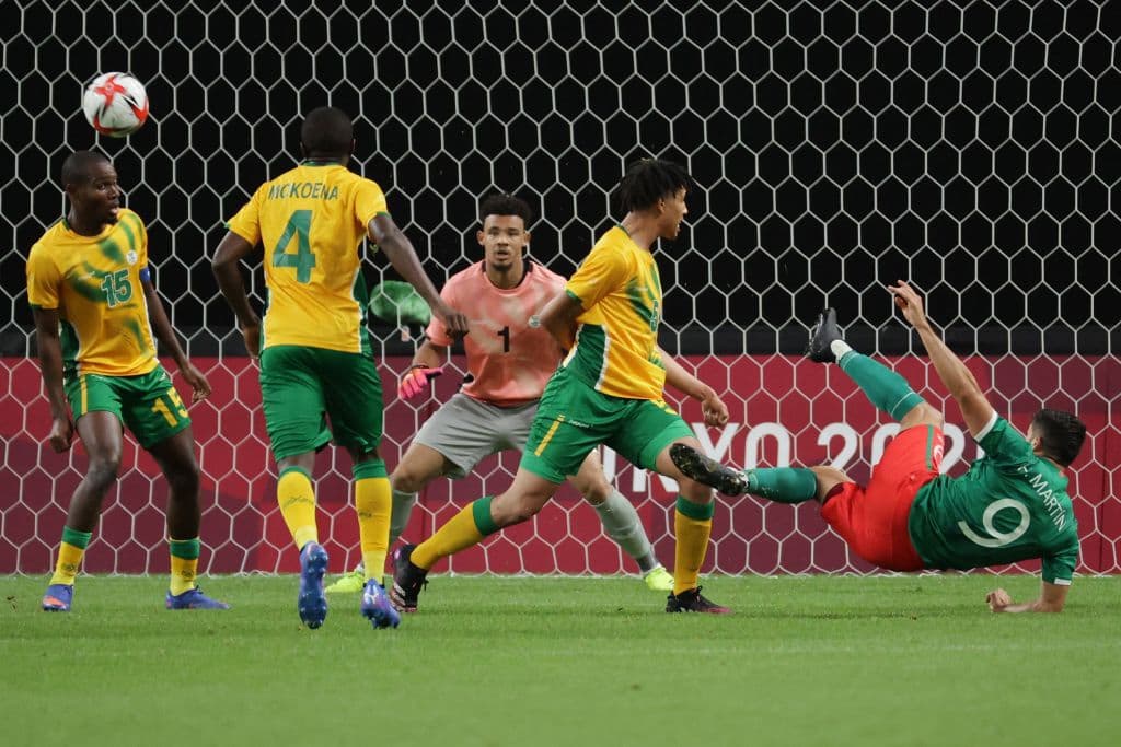 México lo logra y derrota a Sudáfrica 3-0 en el último partido de grupo y logra su calificación a Cuartos de Final en los Juegos Olímpicos de Tokyo 2020. Romo, Alexis Vega y Henry Martin fueron los encargados de darle la victoria al Tri con sus anotaciones. La escuadra tricolor enfrentará a República de Corea en la siguiente fase.