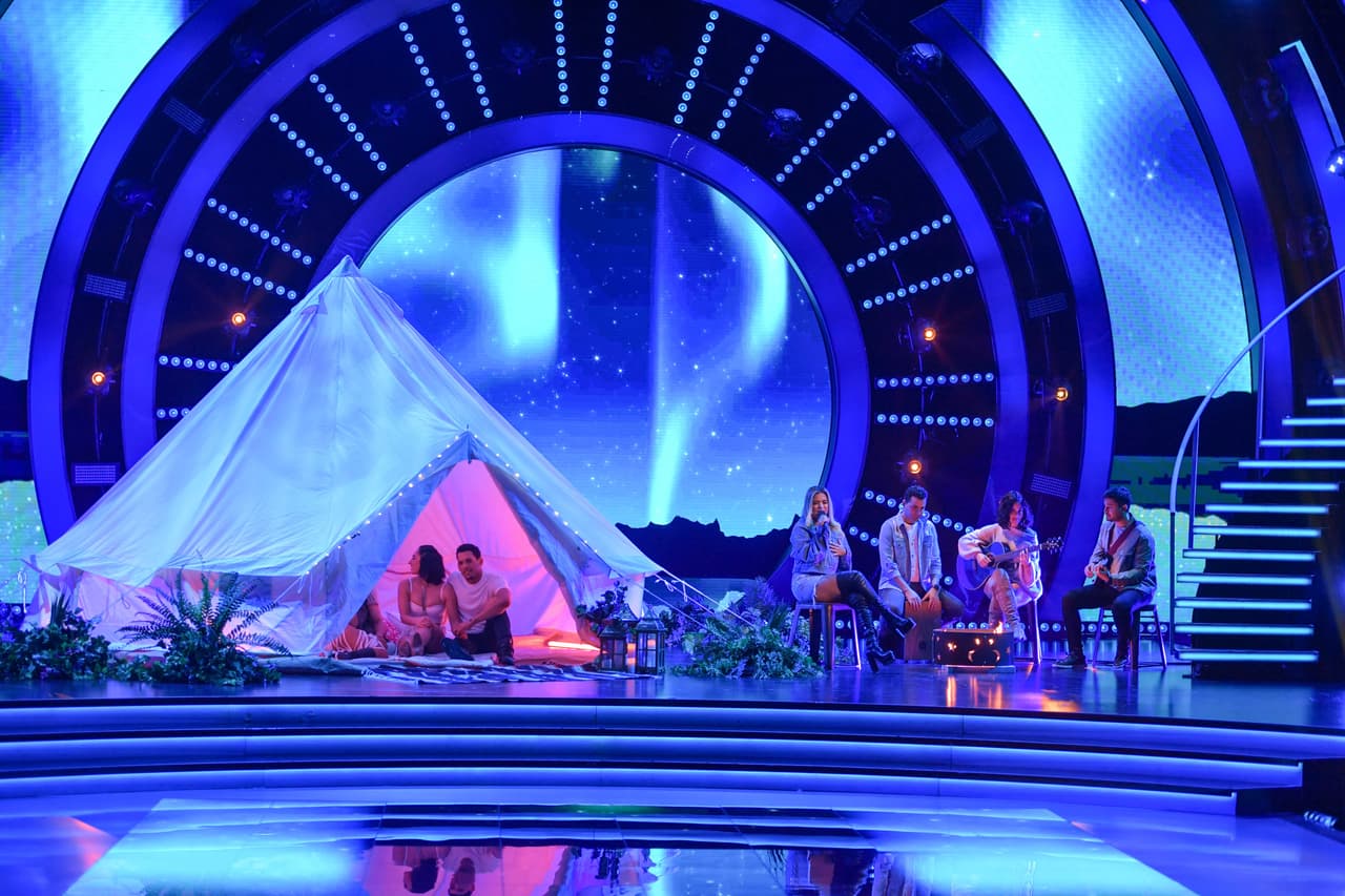 La cantante se subió al escenario de Mira Quién Baila All Stars para presentar su canción por primera vez en televisión.