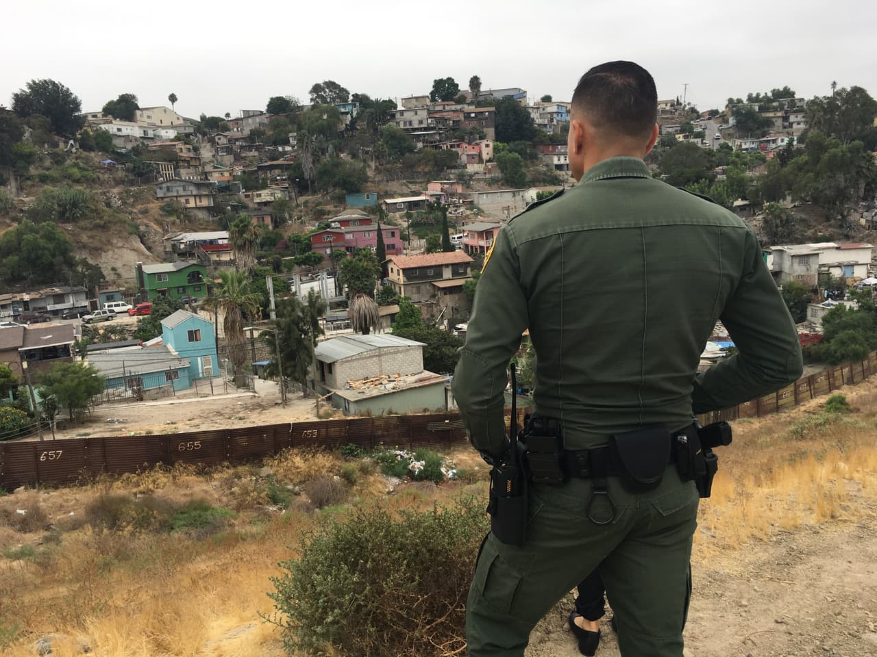 Cárcel para los 'coyotes', el otro muro que reduce los cruces ilegales en la frontera