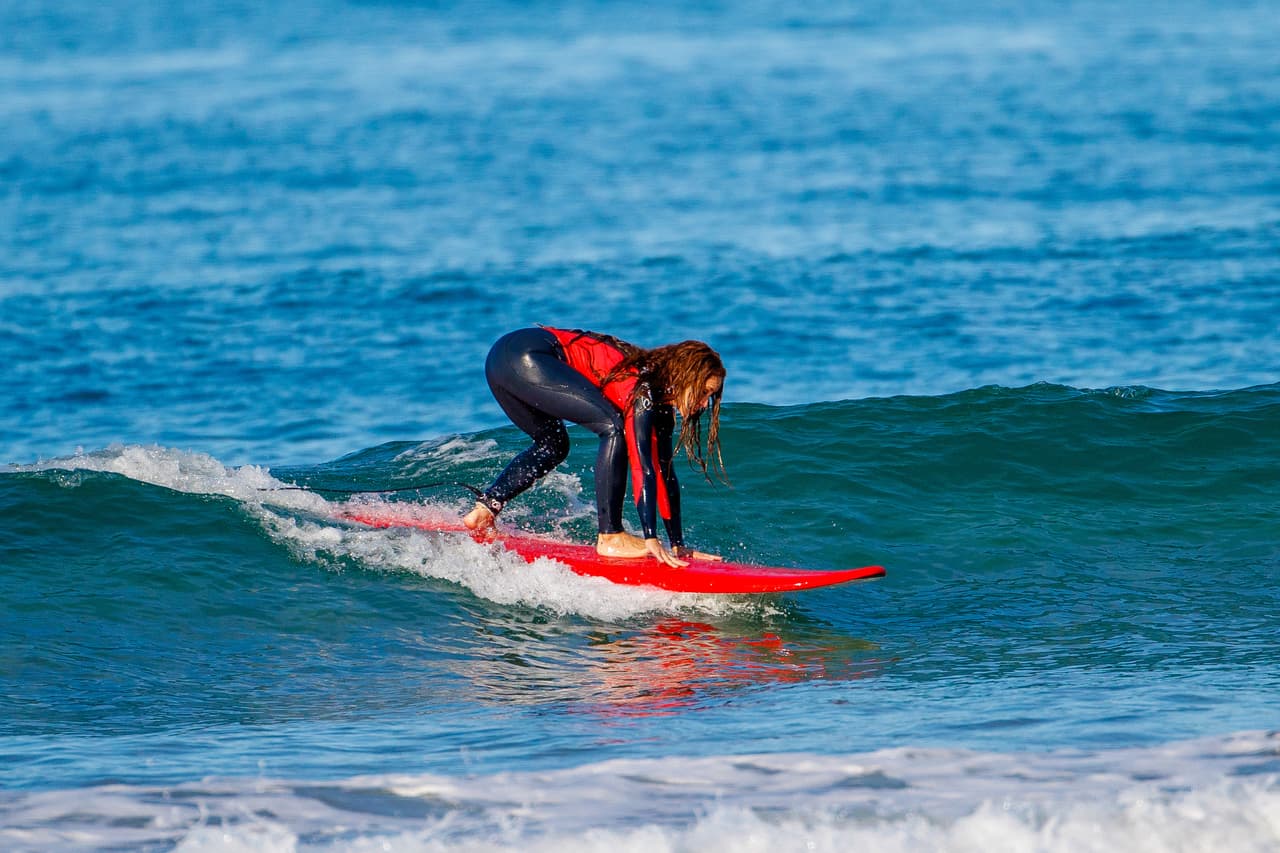 Estas vacaciones e imágenes no solo se suscitan en medio de su controvertida separación en la que la prensa española especula que 
<b><a href="https://www.univision.com/famosos/shakira-foto-pique-rubia-fotos" target="_blank">Piqué supuestamente le fue infiel. </a></b>
<br>