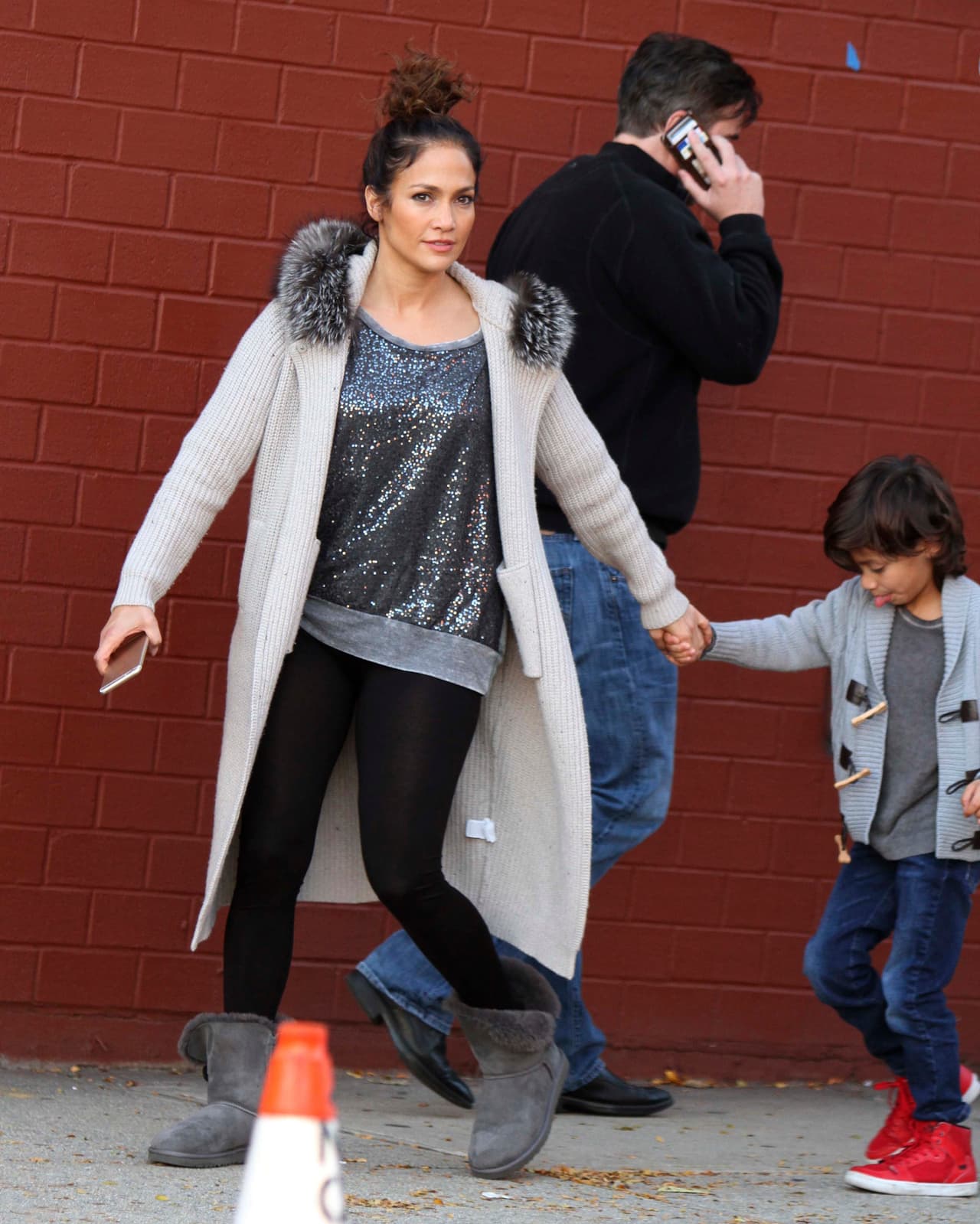 "Max es extraordinario, tiene mucha energía y es muy divertido", comparte J.Lo