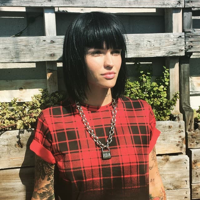 Ruby Rose es un gran ejemplo del uso del cabello para mejorar la imagen. ¡Lo ha llevado largo, corto, rasurado en los lados!