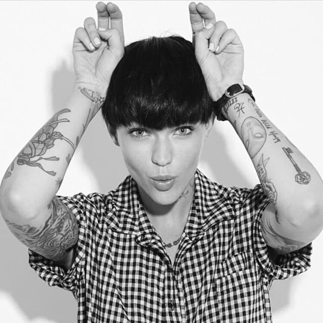 ¿Por qué no usar azul y negro, si no desea el rosa?