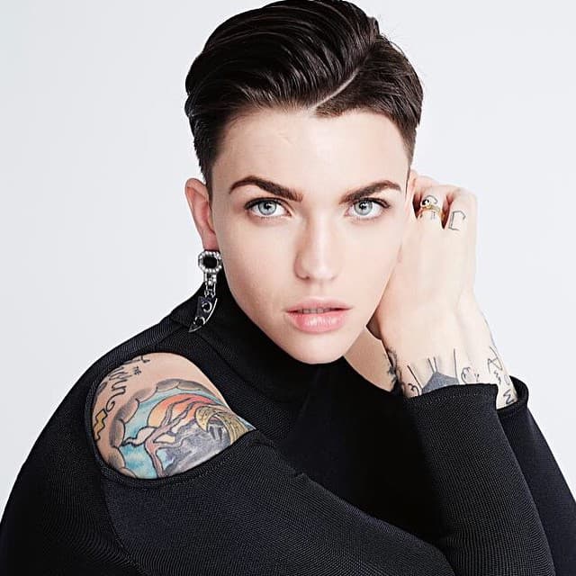 Sus ‘looks’ la han llevado a colaborar con marcas como Milk and Honey, Gallaz o Faircloth Lane.