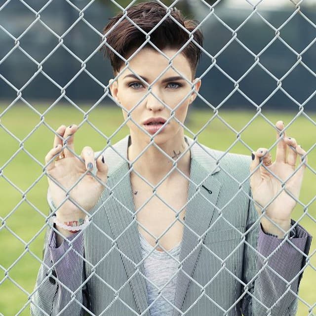 Actualmente el blazer es una tendencia; tanto hombres como mujeres la usan. Este engalana el ‘look’, además de que funciona para situaciones casuales o formales.