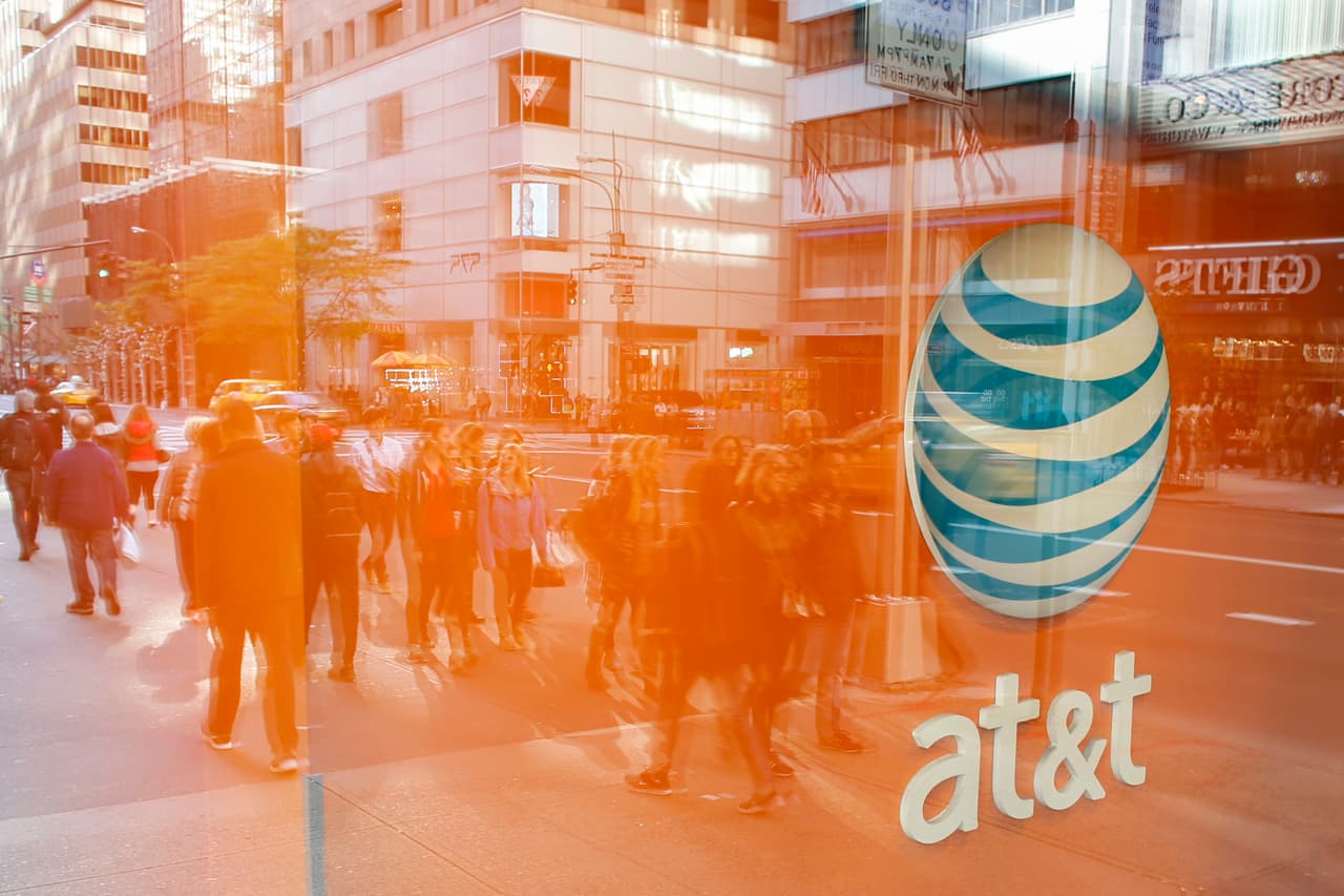 Gobierno de EEUU anuncia demanda para bloquear la fusión entre AT&T y Time Warner