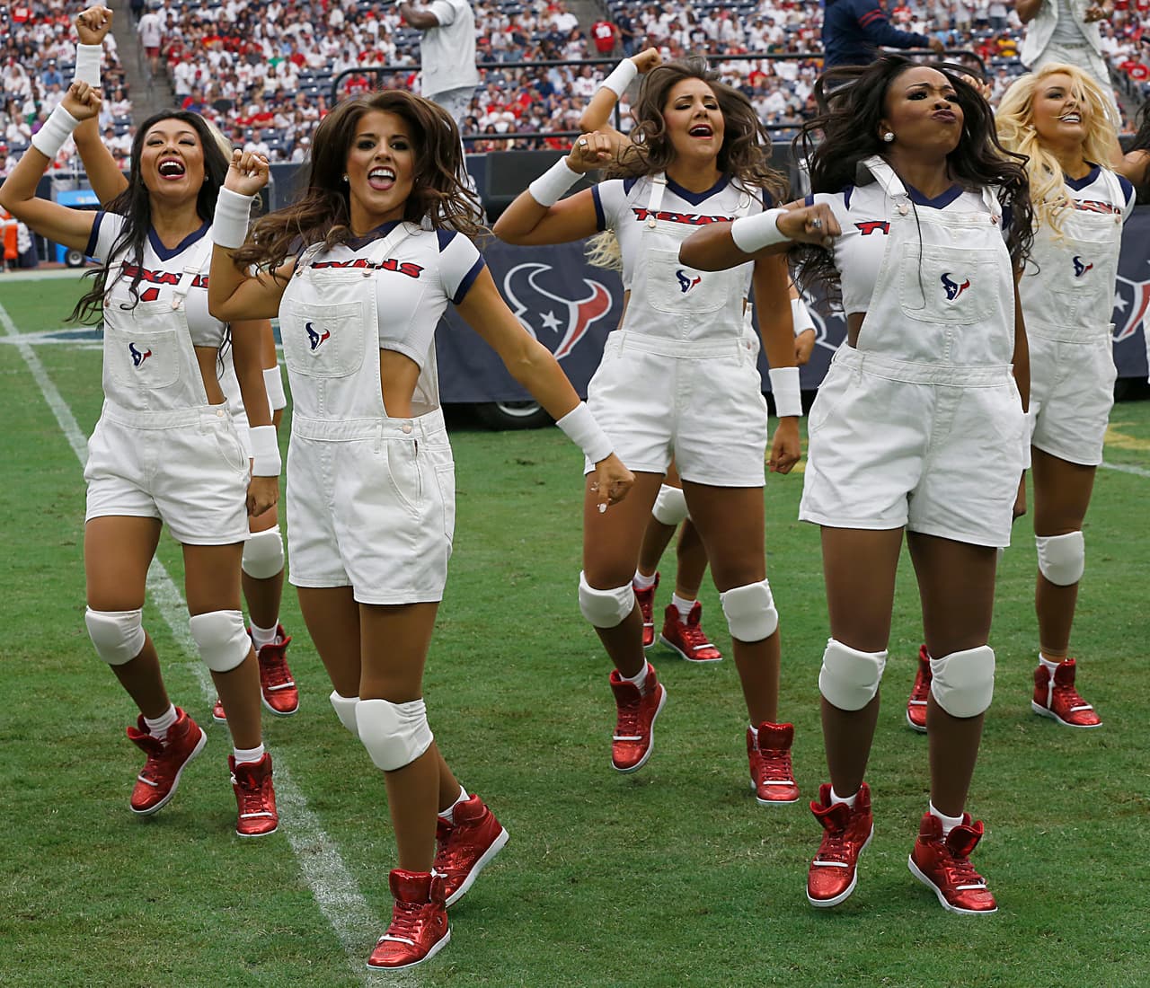 Cuatro años como porrista de los Houston Texans. Esta hermosura hará sus maletas rumbo a Hawaii para el Pro Bowl 2016.