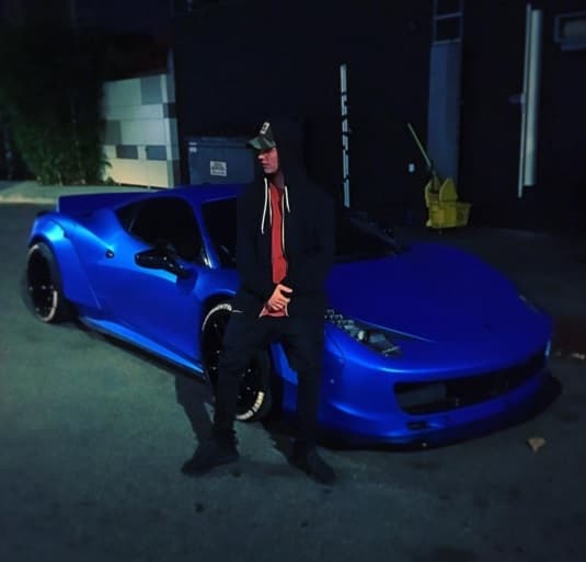 Este 2015 además de llamar la atención por sus escándalos, Justin Bieber decidió comprarse un flamante Ferrari.