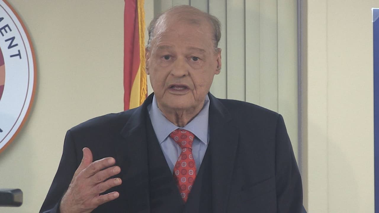 Tom Horne, señaló que firmó un contrato con Off Duty Management