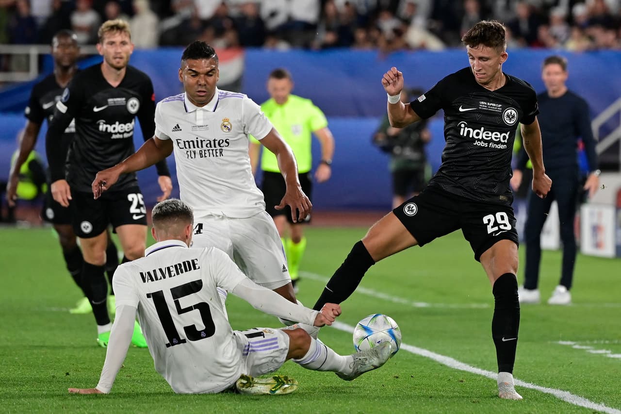 Poco a poco los blancos iban bajándole las revoluciones a las motivadas Águilas.
<br>