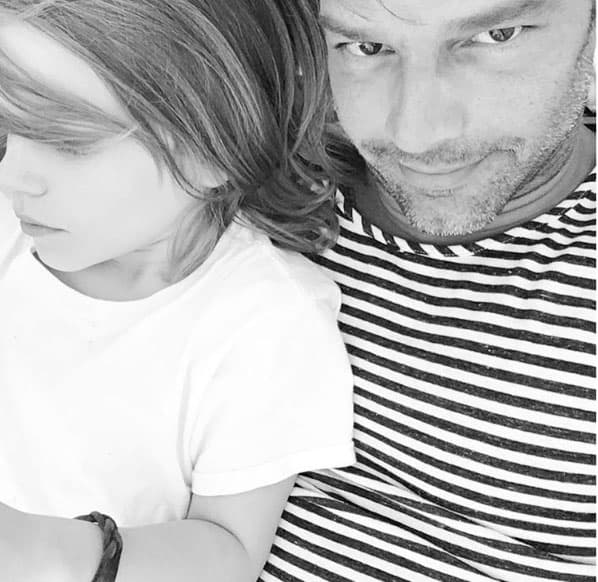 El boricua comparte contados momentos en sus redes, pero cuando lo hace, se le nota el orgullo y felicidad en la mirada.