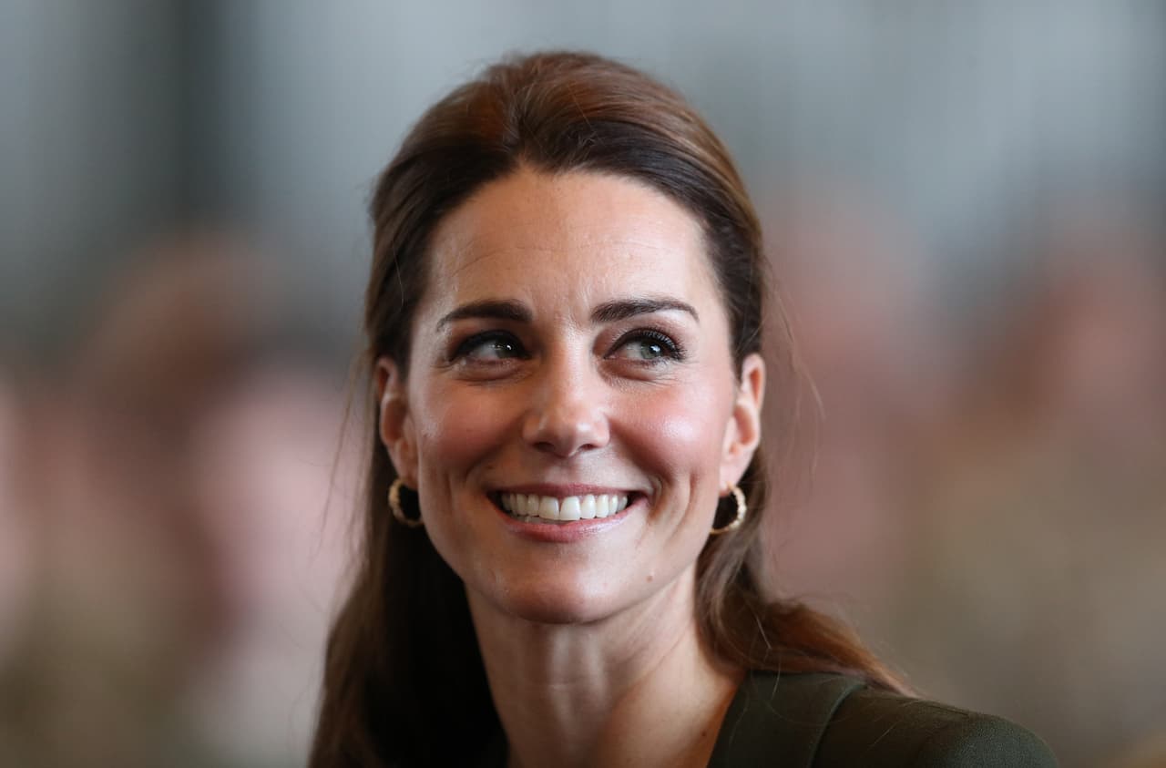Kate Middleton y el príncipe William de visita en la base aérea británica de Chipre.