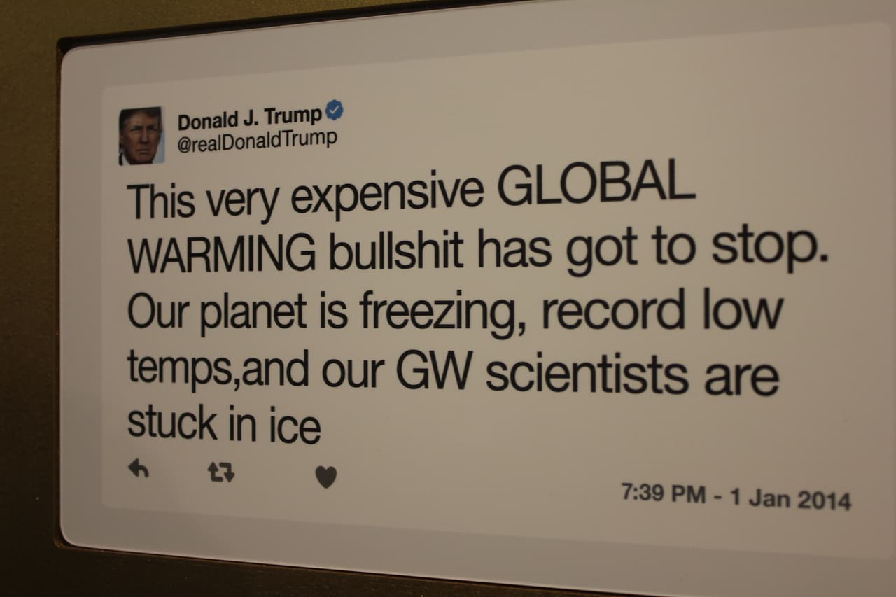 Otro sobre el cambio climático. "Esta porquería realmente costosa del CALENTAMIENTO GLOBAL tiene que parar. Nuestro planeta se está congelando...", escribió de forma poco diplomática en Twitter el 1 de junio de 2014. (Patricia Vélez/Univision Noticias)